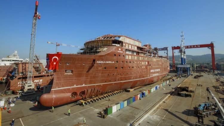 <p>Yalova'nın Altınova ilçesinde Norveçli bir firma için üretilen her biri 6 bin 200 ton ağırlığındaki iki yolcu gemisi, 1600 araç lastiği üzerinde 4 günlük çalışmayla suya indirildi.</p>

<p> </p>
