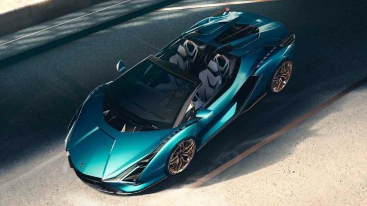 <p>Coupe versiyonuyla büyük benzerlikle barındıran Sian'ın Roadster modeli 6.5 litrelik V12 motordan güç alıyor.</p>
<p>Bu motora 48 volktluk yarı hibrit bir sistem eklenmiş. Bu eklentiyle birlikte aracın gücü 820 beygire kadar ulaştırılmış.</p>