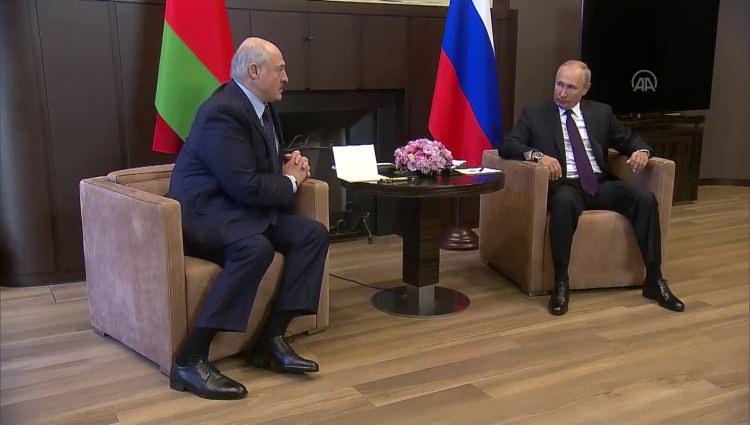 <p>Rusya Devlet Başkanı Vladimir Putin, Belarus'a 1,5 milyar dolarlık devlet kredisi vereceklerini söyledi.</p>
