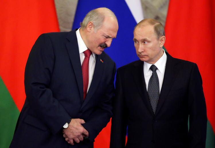 <p>Lukaşenko, Rusya ile ekonomi dahil tüm alanlarda yakın ilişkileri devam ettirmek istediğini dile getirdi.</p>
