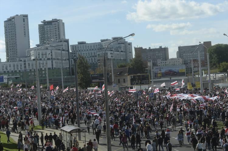 <p>Ekonomi alandaki ikili ilişkilere de değinen Putin, "Rusya'nın payı, Belarus'un dış ticaretinde yüzde 50'dir. Belarus'ta yaklaşık 2 bin 500 Rus işletmesi faaliyet gösteriyor." dedi.</p>

