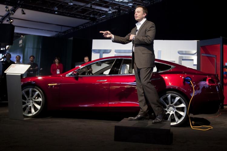 <p>Teknoloji dünyasının yakından tanıdığı iki isim Elon Musk ve Bill Gates elektrikli araçlar konusundaki fikir ayrılıkları nedeniyle karşı karşıya geldi.</p>

<p> </p>
