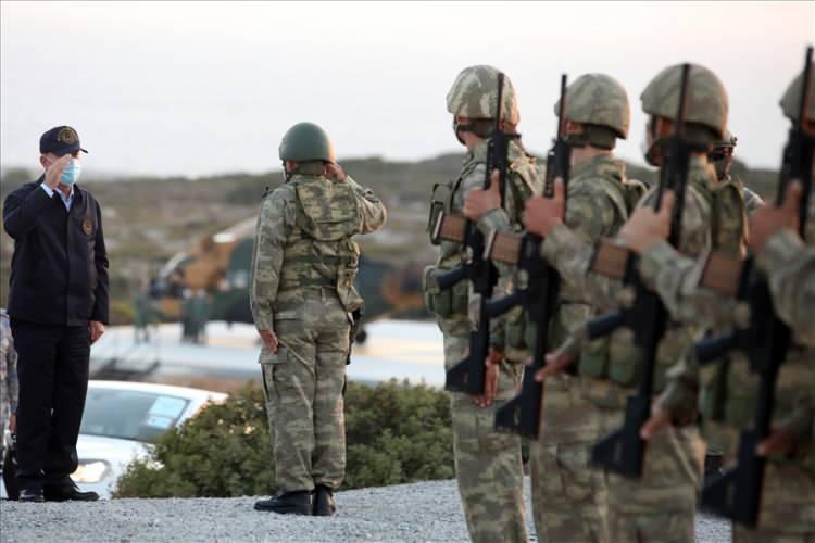 <div>Ercan Havalimanı'nda Kıbrıs Türk Barış Kuvvetleri Komutanı Tümgeneral Sezai Öztürk ve diğer yetkililer tarafından karşılanan Akar ve komutanlar, buradan helikopterlerle tatbikat alanına geçti.</div>
<div> </div>