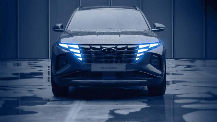 <p>Koreli üretici Hyundai'nin kompakt SUV modeli Tucson yenilendi. Hem farklı tasarımı hem de daha fazla teknolojik özelliği ile dikkat çeken otomobil, artık iki gövde seçeneği ile tercih edilebilecek. </p>
