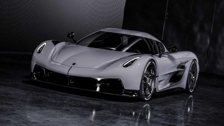<p>Bugatti Chiron Super Sport 300+ 490 km/s hıza çıkarak en hızlı araç rekorunu kırmayı başarmıştı.</p>

<p>Jesko Absolut’un kalbinde yer alan 5.0 litrelik çift turbolu V8 motor, E85 yakıtla 1,600 bg güç ve 1,500 Nm tork üretirken, 95 oktan benzinle 1,280 beygir güç ve 1,000 Nm tork sunuyor.</p>
