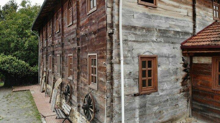 <p>Kendi çabaları ile camiyi restore ettirdiklerini belirten köy sakinleri ise yetkililerin cami için destek olmasını istedi.</p>