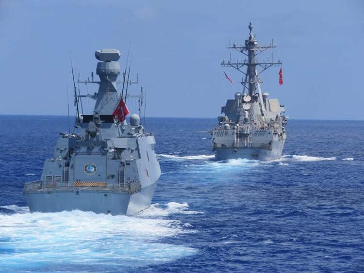 <p>Ege Denizi’nden kaynaklanan kıta sahanlığı, karasuları, adaların statüsü ve hava sahası hattı gibi konularda on yıllardır süren anlaşmazlıkların, özellikle son bir yılda Akdeniz’e de yayılması Ankara-Atina hattında çok daha sert bir sürecin başlamasına neden oldu.</p>
<p> </p>