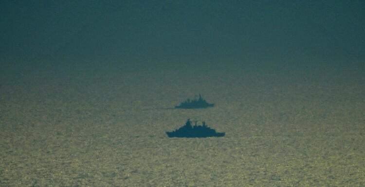 <p>Yunanistan-Mısır anlaşmasına siyasi tepkinin ardından Türkiye'nin ilk somut tepkisi, 10 Ağustos sabah saatlerinde yayınlanan NAVTEX ile verildi. Duyuru, Oruç Reis gemisi ile ona eşlik edecek Ataman ve Cengiz Han gemilerinin 23 Ağustos’a kadar çalışacakları alanların koordinatlarını kayda geçirdi. Türkiye’nin NAVTEX’inden sadece saatler sonra Yunanistan da bir deniz duyurusu yayımladı ve Türkiye’nin ilan ettiği alanların Yunanistan kıta sahanlığı içinde olduğunu, dolayısıyla Türkiye’nin NAVTEX’inin yasa dışı olduğunu savundu.</p>
<p> </p>