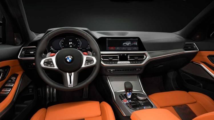 <p>BMW M3 ve M4, 10.3 inç büyüklüğündeki dokunmatik ekranı ve 12.3 inç büyüklüğündeki dijital gösterge panelini paylaşıyor.</p>
<p> </p>