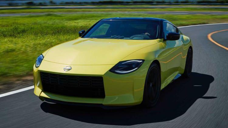 <p><span style="color:#FF8C00"><strong>NİSSAN'IN YENİ Z MODELİ</strong></span></p>
<p>2009 yılından beri piyasada olan bir spor otomobil olan Nissan 370Z'nin yenilenen versiyonu <strong>Z Proto</strong> dünya lansmanı ile tanıtıldı.</p>