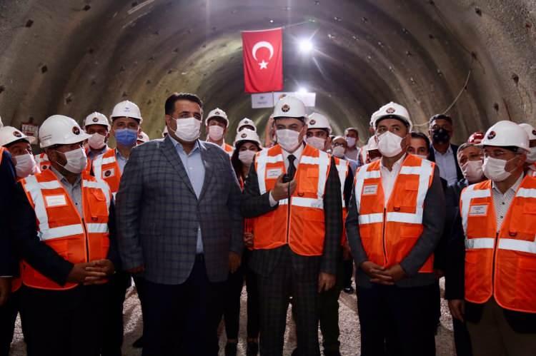 <p>AK Parti Çorum milletvekili Erol Kavuncu da, Çorum ve ülkemiz adına önemli bir yatırım için bir arada olduklarını söyledi.</p>
<p> </p>