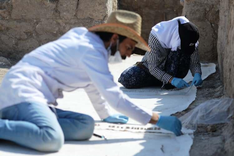 <p>- "Sivil mimari örnekler de karşılaşmamız mümkün olacaktır"</p>
<p>Müze Müdürü Tarkan, kazıların sadece kilise bölümünde sürdürüldüğünü belirterek "Kuzey ve güney doğrultuda yayılan erken Bizans dönemine tarihlenen bir şehir söz konusu. İleriki yıllarda yapılacak kazı çalışmalarında kilise yapısı dışında yapılar, sivil mimari örneklerle de karşılaşmamız mümkün olacaktır." diye konuştu.</p>