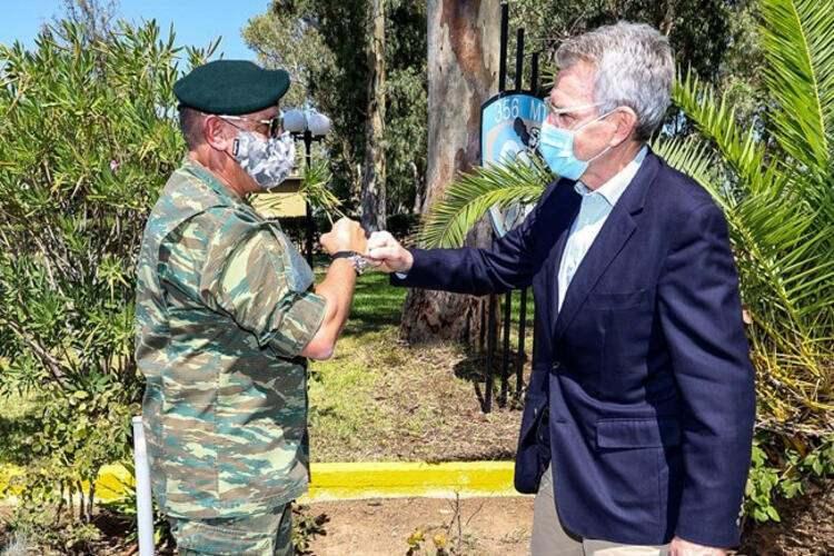<p>Yunanistan'ın Mısır ile 6 Ağustos Perşembe günü imzaladığı deniz yetki alanlarını belirleyen anlaşma, Türkiye ile Yunanistan arasındaki müzakerelerin yeniden askıya alınmasına neden oldu. Anlaşma, Girit ve Rodos adalarının kıtasahanlıklarının kısmen kullanılması şartıyla Mısır'ın kıtasahanlığı ile dikey bir koridor oluşturulmasını hedefliyor.</p>
<p> </p>