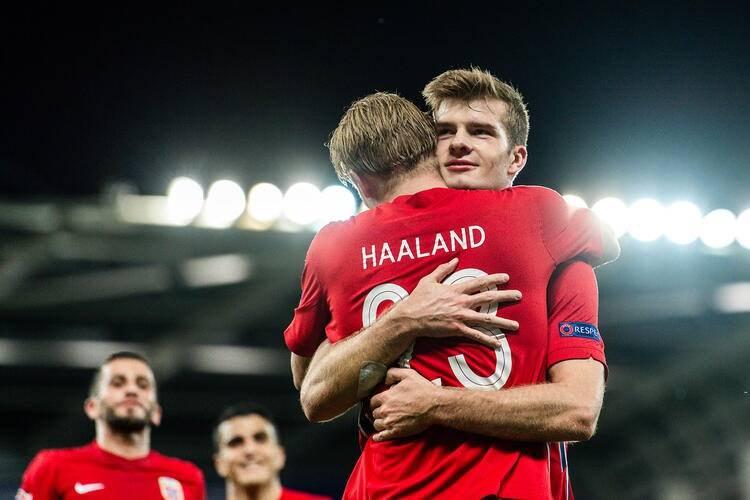 <p>ANİDEN İPTAL EDİLDİ </p>
<p>Ardından yeni bir paylaşım yapan eski Norveçli futbolcu, yıldız golcünün sağlık kontrolünün iptal edildiği bilgisini paylaştı.</p>