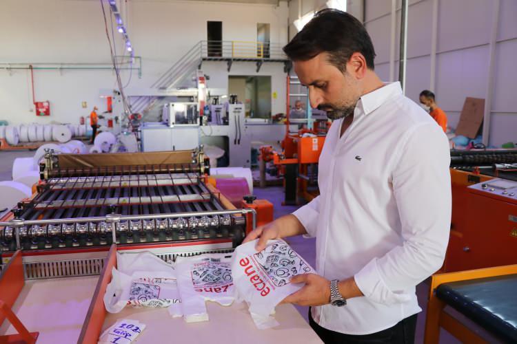 <p>Cemal Kaya AA muhabirine, devletin b&ouml;lgeye yatırım yapan girişimci ve firmalara b&uuml;y&uuml;k destek sunduğunu belirterek, kendisinin de teşvik uygulamasından yararlanarak işini b&uuml;y&uuml;tt&uuml;ğ&uuml;n&uuml; s&ouml;yledi.</p>
