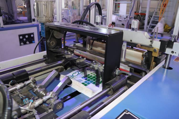 <p>Devletin yatırımcıya başta arsa olmak &uuml;zere sigorta ve vergi indirimi, makine ve ekipman desteği sunduğunu vurgulayan Kaya, ayrıca K&uuml;&ccedil;&uuml;k ve Orta &Ouml;l&ccedil;ekli İşletmeleri Geliştirme ve Destekleme İdaresinden (KOSGEB) kredi aldıklarını kaydetti.</p>
