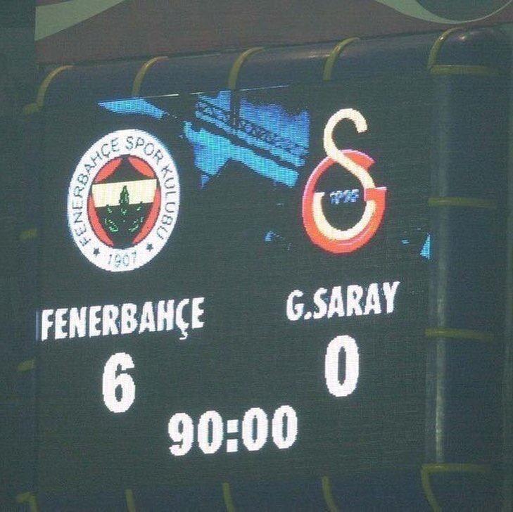 <p>6 Kasım 2002</p>

<p>Süper Lig`in erteleme maçında Fenerbahçe ile Galatasaray Şükrü Saraçoğlu Stadı`nda karşı karşıya gelmiş karşılaşma Fenerbahçe`nin 6-0`lık tarihi galibiyetiyle noktalanmıştı. </p>
