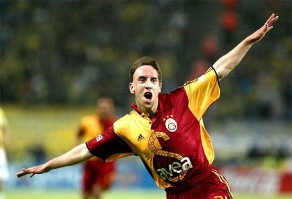 <p>11 Mayıs 2005</p>

<p>Galatasaray, Türkiye Kupası finalinde karşılaştığı Fenerbahçe`yi 5-1 mağlup ederek, 14. kez kupayı müzesine götürmüştü. </p>
