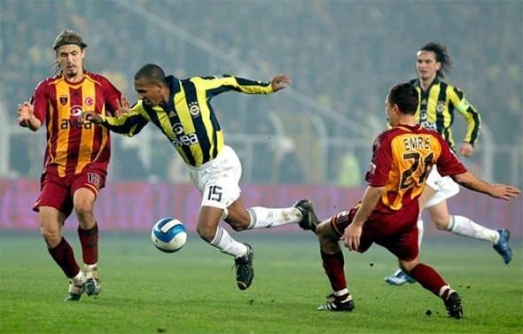 <p>03 Aralık 2006</p>

<p>Süper Lig`in 16. haftasında oynanan ezeli derbide Fenerbahçe, kendi sahasında Galatasaray`ı 2-1 mağlup etti. </p>
