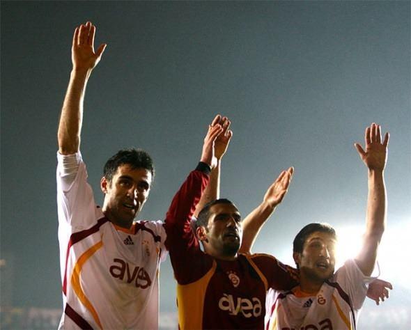 <p>27 Nisan 2008</p>

<p>Süper Lig`in 32. haftasında oynanan derbi maçta Galatasaray, kendi sahasında Fenerbahçe`yi 1-0 mağlup etmişti. </p>
