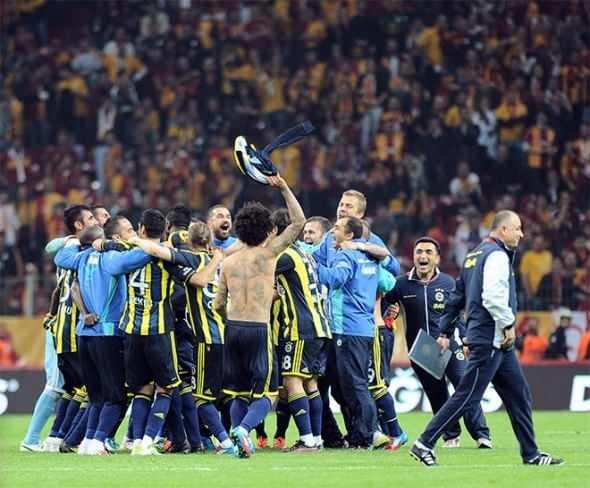 <p>22 Nisan 2012</p>

<p>Spor Toto Süper Final Şampiyonluk Grubu`nun 2. haftasında Galatasaray ile Fenerbahçe arasında oynanan derbi maçını sarı-lacivertli takım 2-1 kazanmıştı.</p>
