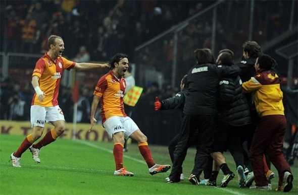 <p>16 Aralık 2012</p>

<p>Spor Toto Süper Lig’in 16. haftasında Galatasaray ile Fenerbahçe arasında oynanan derbi mücadelesi ev sahibi Galatasaray’ın 2-1’lik galibiyetiyle tamamlanmıştı. </p>
