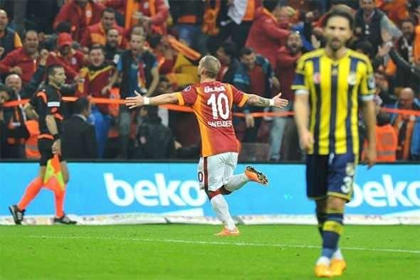 <p>18 Ekim 2014</p>

<p>Spor Toto Süper Lig’in 6. haftasında Galatasaray evinde, Fenerbahçe’yi konuk etmiş, karşılaşma ev sahibi Galatasaray’ın 2-1 üstünlüğü ile sona ermişti. Maça damgasını Hollandalı yıldız Sneijder`in attığı muhteşem iki gol damgasını vurmuştu. </p>
