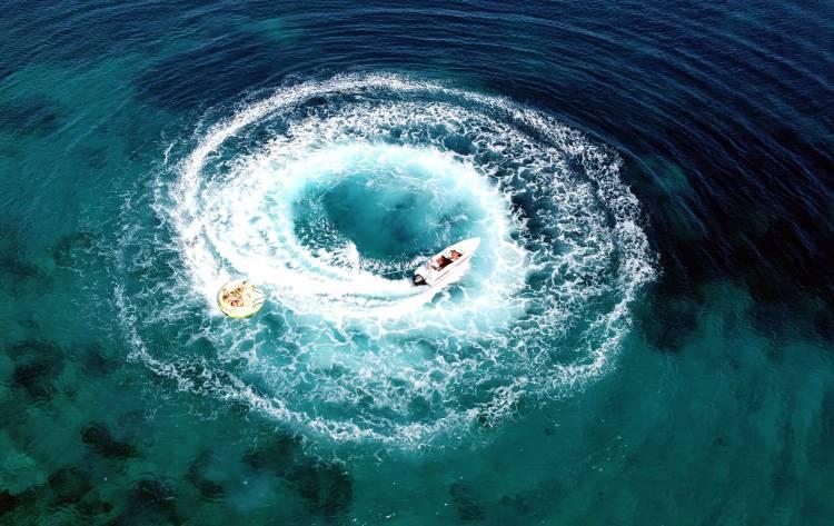 <p>K&uuml;lt&uuml;r ve Turizm Bakanlığının koordinasyonunda, Kovid-19 s&uuml;recinde başlatılan "G&uuml;venli Turizm Sertifikasyon Programı" kapsamında, T&uuml;rkiye'ye gelen misafirler i&ccedil;in her şey d&uuml;ş&uuml;n&uuml;l&uuml;yor.</p>

<p>&nbsp;</p>
