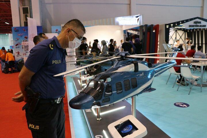 <p>Tamamen yerli ve milli olarak tasarlanan sistemleri üzerinde taşıyan Gökbey Genel Maksat Helikopteri'nin sertifikasyon ve geliştirme test uçuşlarının başarılı şekilde devam ettiğini vurgulayan Yıllıkçı, şu bilgileri verdi:<br />
 </p>
