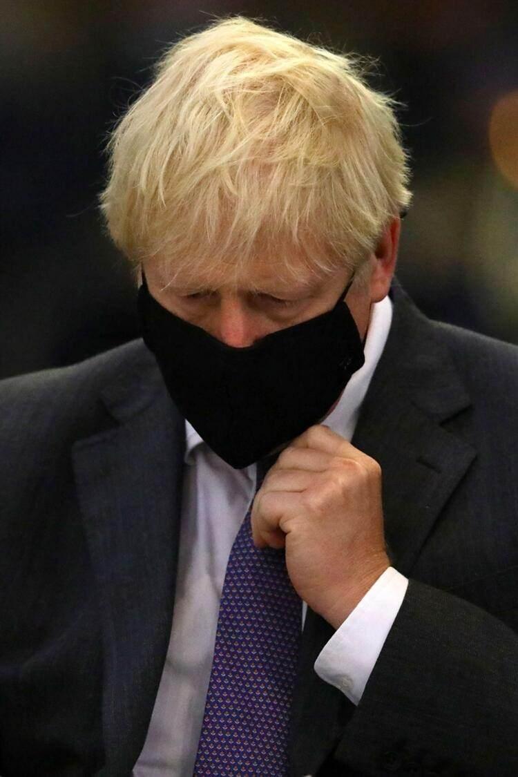 <p>Başbakan Boris Johnson'ın Salı günü bir dizi yeni koronavirüs tedbirini açıklaması ve hane halklarının birbirleriyle görüşmelerinin kısıtlı bir süre için yasaklaması bekleniyor.</p>
<p> </p>