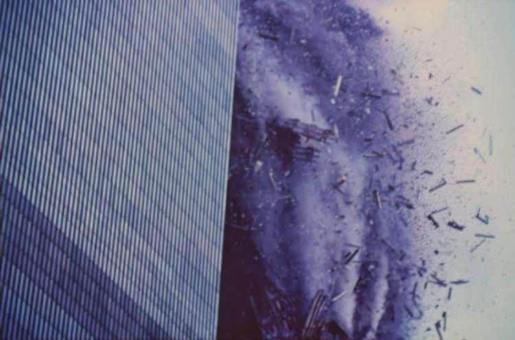 <p>İ&ccedil;inde 150 fotoğraf vardı.</p>
