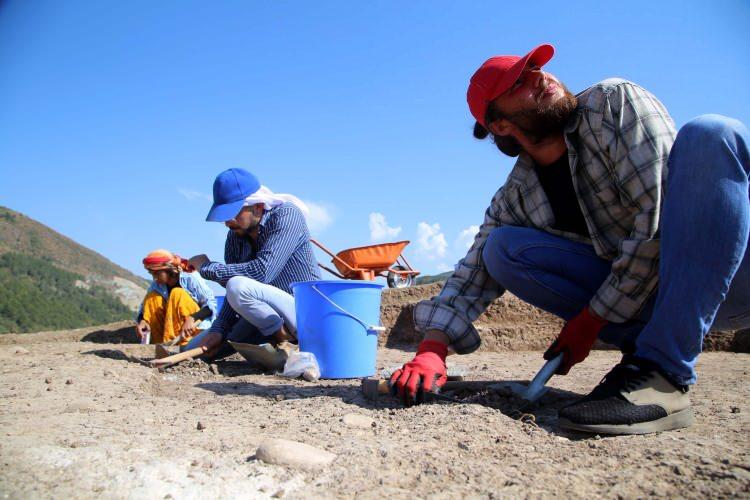 <p>dönemin en meşhurlarından biri Güneydoğu'daki Göbeklitepe. Dönemin toplumsal yapısına baktığımızda, ana unsurun katı ve karmaşık bir dini inancın olduğunu biliyoruz. Bunu Göbeklitepe'den gözlemliyorduk ama Akeramik Neolitik Dönem Karadeniz'de hiç bilinmiyordu." dedi.</p>
