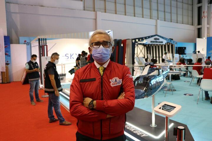 <p>TUSAŞ Helikopter Genel Müdür Yardımcısı Doç. Dr. Yıldırım Kemal Yıllıkçı, etkinlikte başta helikopter programları olmak üzere şirketin üzerinde çalıştığı hava araçlarına ilişkin sorularını yanıtladı.</p>