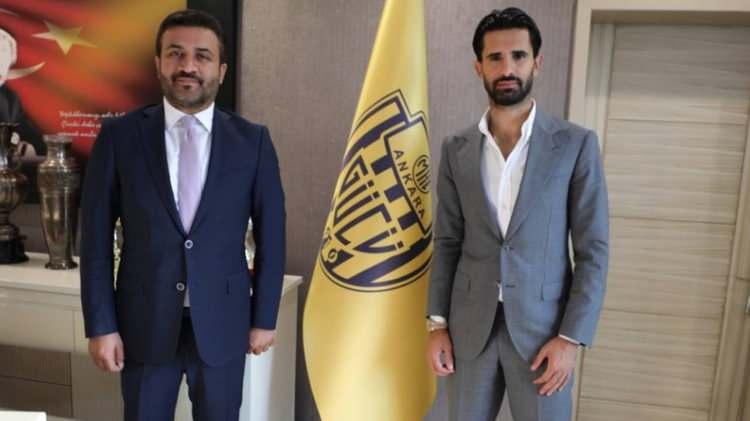 <p>ALPER POTUK</p>

<p>Yeni Takımı: Ankaragücü<br />
Eski Takımı: Fenerbahçe</p>
