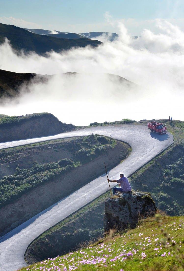 <p>Bulutların üzerinde kalan çoğu yayla, fotoğraf ve doğa tutkunlarının yanı sıra tatilcilerin de uğrak yeri oluyor. </p>
