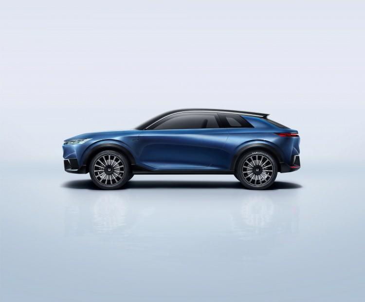 <p>Pekin Uluslararası Otomobil Fuarı’nda en dikkat çeken modellerden biri Honda’nın elektrikli SUV konsepti oldu. </p>
<p>Honda SUV e:concept'te yer alan sürüş destek sistemi ADAS (Advanced Driver Assist System), Honda Sensing'in yeni nesil ve en gelişmiş formunu taşıyacak.</p>
