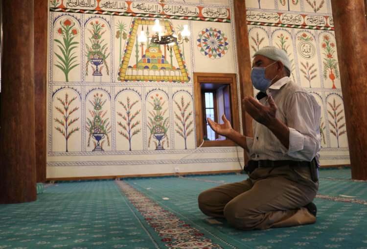 <p>Baklan il&ccedil;esindeki Boğazi&ccedil;i Camisi, tavan, kemer, s&uuml;tun, kapı ve minberindeki s&uuml;slemelerle dikkat &ccedil;ekiyor. 1767 yılında yapıldığı tahmin edilen dikd&ouml;rtgen planlı ve 3 sahınlı ibadethane, tarihi s&uuml;slemeleriyle g&ouml;rsel bir ş&ouml;len sunuyor.&nbsp;</p>

<p>&nbsp;</p>
