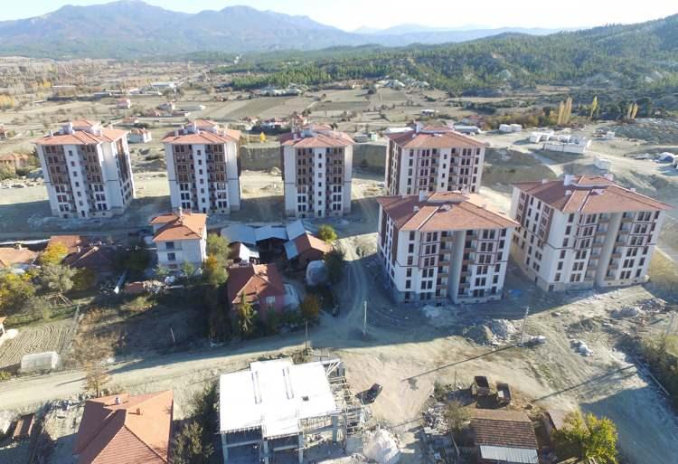 <p>Burdur - Karamanlı ve Gölhisar - 8 adet işyeri. Satış bedelleri 65 bin TL'den başlıyor. Isparta - Gelendost - 1 adet işyeri - Satış bedeli 58 bin TL. Uşak Merkez - 27 adet işyeri - Satış bedelleri 187 bin TL'den başlıyor.</p>