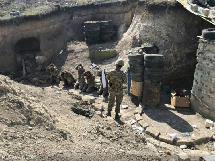 <p>Ermeni işgali altındaki Dağlık Karabağ bölgesini, kuzey ve güneyden kuşatan Azerbaycan ordusu,bir grup Ermeni askeri esir aldı. </p>

