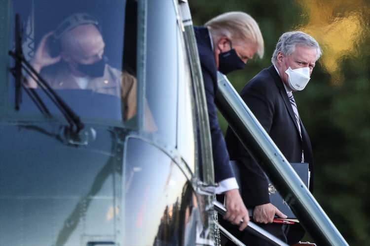 <p>Kovid-19'a yakalanan ABD Başkanı Trump, tedbir amaçlı birkaç gününü geçireceği Maryland eyaletindeki Walter Reed Askeri Hastanesine vardı.</p>

<p> </p>
