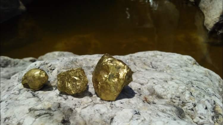 Bu k&ouml;y&uuml;n taşı toprağı altın