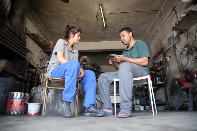 <p>Küçük yaşlardan itibaren babasının Toroslar ilçesindeki demirci dükkanına giden Kalkan, iş yerinde eleman sıkıntısı yaşayan babasına destek için işe başladı.</p>
<p> </p>