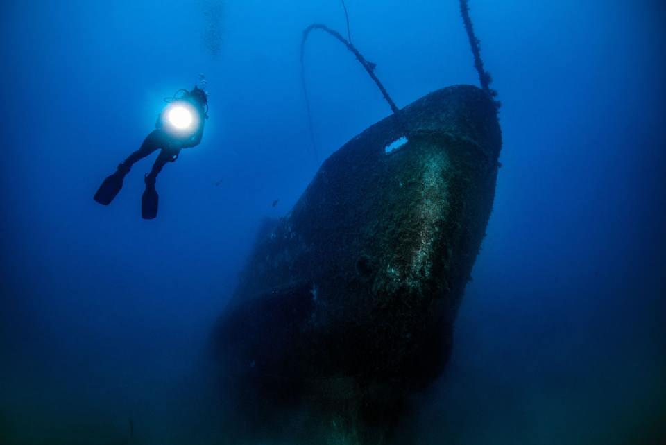 <p>İzmir'e yaklaşık 100 kilometre uzaklıkta bir yarımada olan Karaburun, doğal g&uuml;zelliklerinin yanı sıra dalış merkezleriyle de adından s&ouml;z ettiriyor.</p>

<p>&nbsp;</p>
