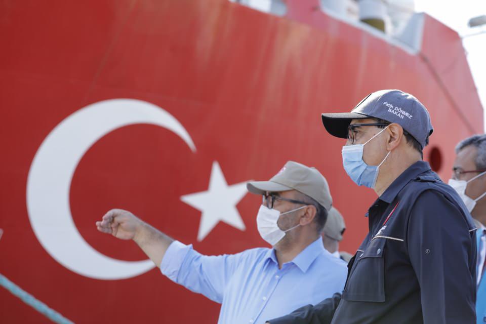 <p>Enerji ve Tabii Kaynaklar Bakanı Fatih Dönmez, Kanuni sondaj gemisinin, 2021 yılının ilk aylarında faaliyetlerine başlayacağını belirterek, "Böylece Karadeniz'de Fatih artık Kanuni ile birlikte çalışacak." dedi. </p>

