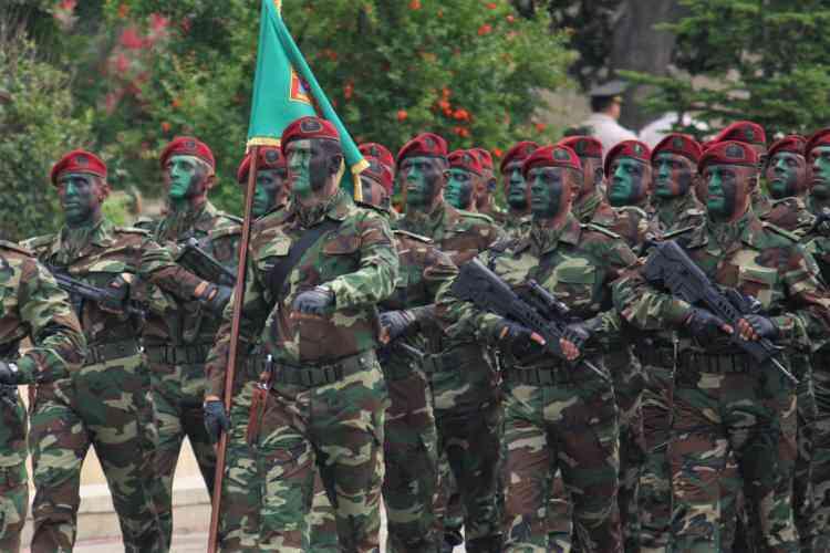 <p><strong>64- AZERBAYCAN</strong></p>
<p>Toplam Askeri Personel: 426 bin kişi</p>
<p>Aktif Askeri Personel: 126 bin kişi</p>
<p>Toplam Hava Gücü: 147 araç</p>
<p>Tank: 570 adet</p>
<p>Zırhlı araçlar: 1.451 adet</p>
<p>Roket Projektörleri: 162</p>
<p>Kundağı Motorlu Silah: 187</p>
<p>Çekili Ağır Silah: 227</p>