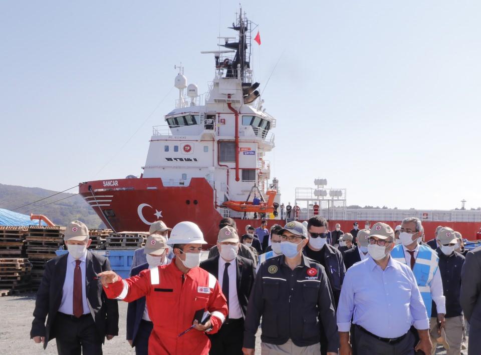 <p><strong>"Haklılığımız tescil edildi"</strong></p>
<p> </p>
<p>Türkiye ve Libya arasında deniz yetki alanlarını belirleyen anlaşmanın Birleşmiş Milletler (BM) tarafından tescil edilmesine de değinen Dönmez, hak, hukuk ve adaletten yana olan politikalarını, öteden beri hem sahada hem de masada tüm boyutlarıyla savunduklarını ifade ettiklerini söyledi.</p>