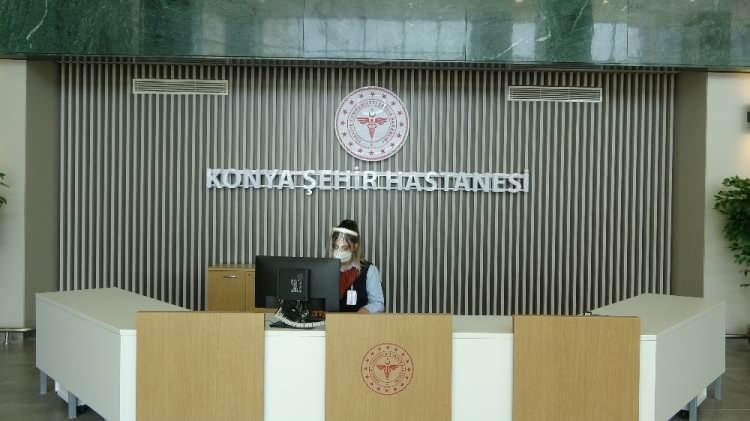 <p>421.566  metrekare kapalı alanı olan hastane 2.923 kapalı 188 açık otopark kapasitesine sahip. </p>

