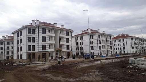 <p>Düzce - Cumayeri 3 adet konut. Satış bedelleri 135 bin TL'den başlıyor. Bolu - Mudurnu 7 adet konut. Satış bedelleri 124 bin TL'den başlıyor.​ Ankara - Ayaş, Altındağ ve Kahramankazan 12 adet konut. Satış bedelleri 150 bin TL'den başlıyor.​​</p>
