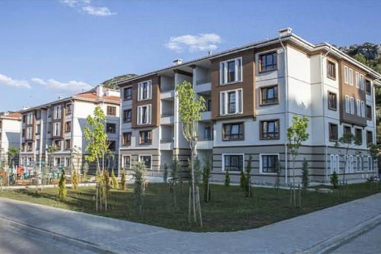 <p>Bursa - Orhangazi ve Orhaneli 5 adet konut. Satış bedelleri 84 bin TL'den başlıyor. Balıkesir - Bigadiç 9 adet konut. Satış bedelleri 143 bin TL'den başlıyor. Kütahya - Emet ve Simav 9 adet konut. Satış bedelleri 77 bin TL'den başlıyor.​</p>
