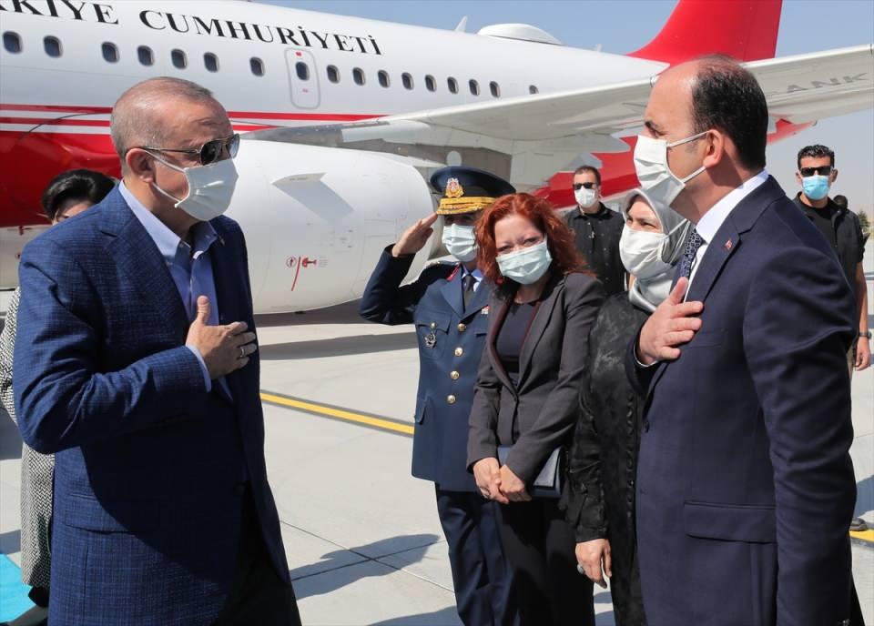 <p>Türkiye Cumhurbaşkanı Recep Tayyip Erdoğan, Konya Şehir Hastanesi açılış törenine katılmak üzere kente geldi.</p>

<p> </p>
